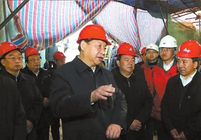 昨天，習(xí)近平在甘肅東鄉(xiāng)察看滑坡重建現(xiàn)場。新華社發(fā)
